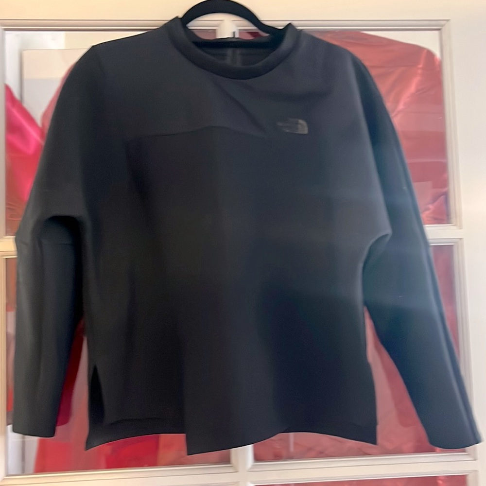 Unique black Japan label north face top.
